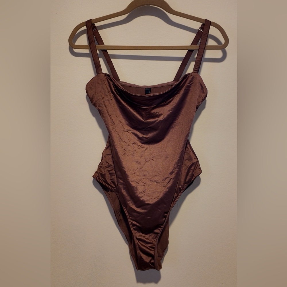 SKIMS Satin Collection Rare Bodysuit,Smoothing Stretch Chic Lagonlook Brown Soft